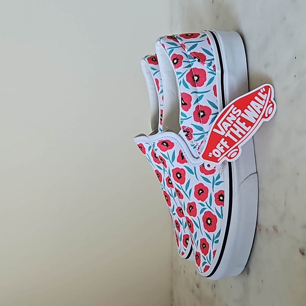 Vans Women's Slip-On Sneakers Poppy. Sz 5.5